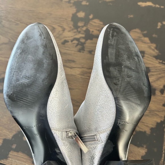 Silver booties. - Picture 7 of 7